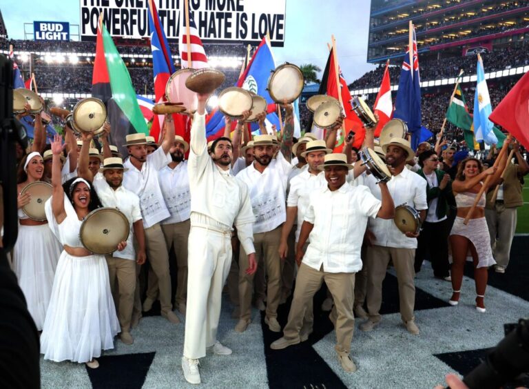 SuperBowl de Latinos / Por Ebhy