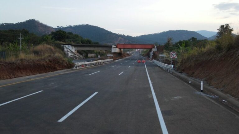 A punto de estar lista sla autopista Patzcuaro-Uruapan