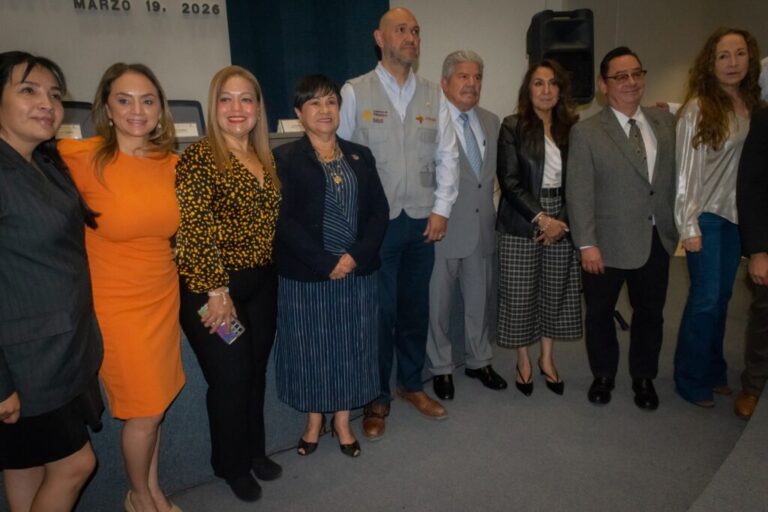 Rinden en Querétaro homenaje a los profesionales de la salud fallecidos en la lucha contra COVID