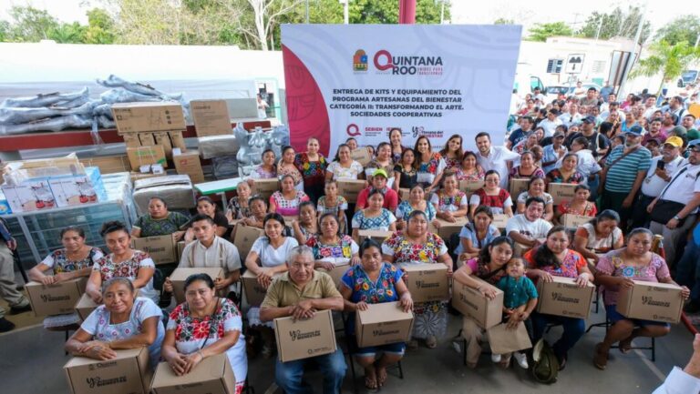 Gobierno de QRoo entrega equipo a artesanas para preservar el valor cultural e impulsar la economía local