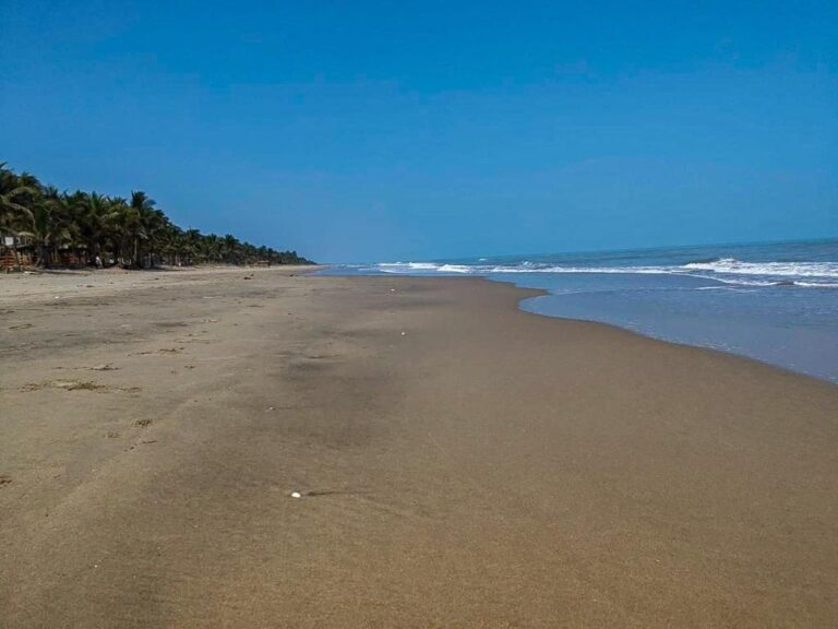 A pesar del derrame petrolero, aseguran que las playas de Tabasco están limpias de cara a la Semana Santa ¿Será?