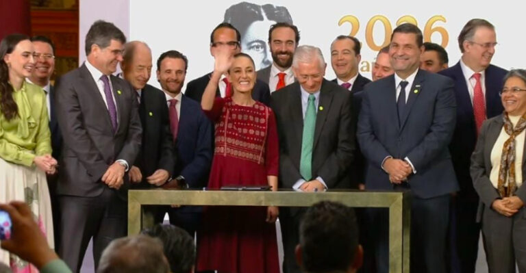 Gobierno y empresarios firman acuerdo para impulsar a la industria siderúrgica nacional / Por Diana Domínguez