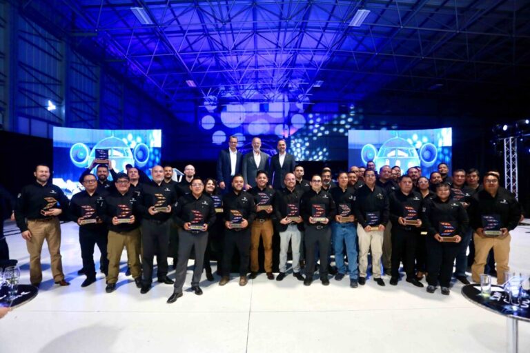 Celebra Bombardier 20 años de colaboración con Querétaro