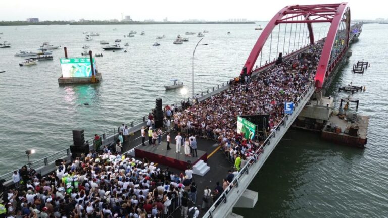 Inauguran en Cancún el Puente Vehicular Nichupté