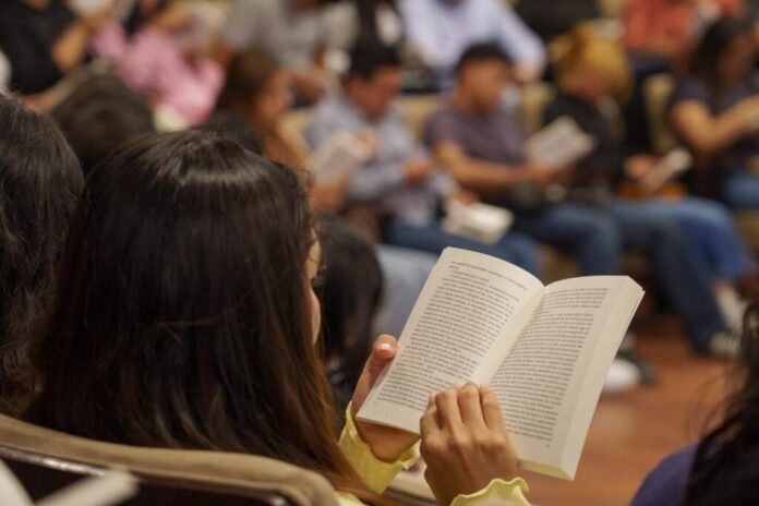 lectura-libro-joven