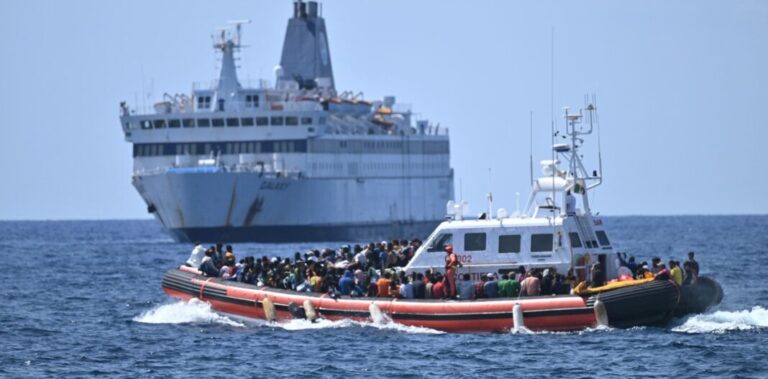 La inmigración irregular baja un 40 % en la UE hasta abril y un 78 % en la ruta canaria
