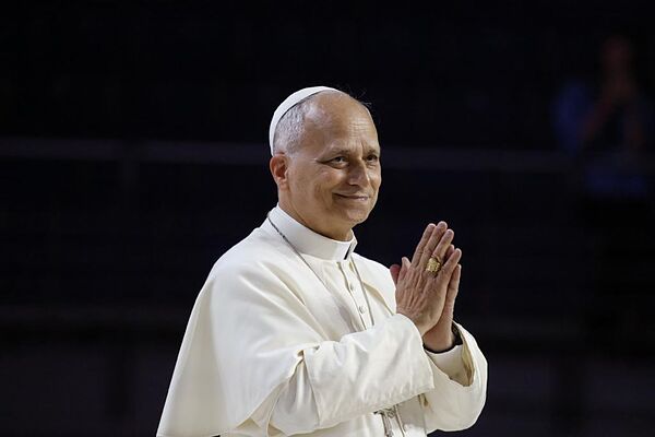 El papa critica que en Europa se vuelva a presentar el rearme como respuesta a las crisis