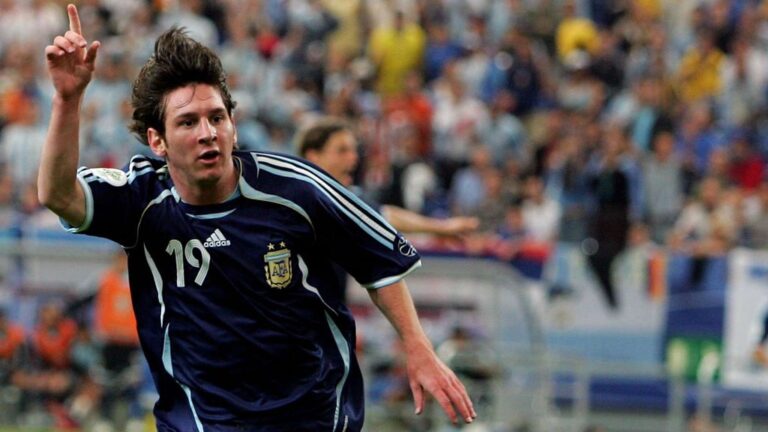 Veinte años después de su primer gol en un Mundial, Messi vuelve a ilusionar a Argentina